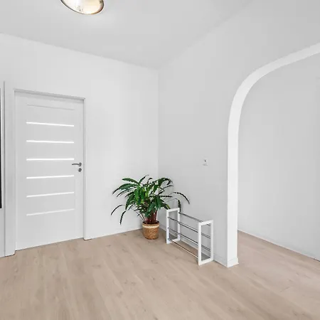 Spacious 3-bedroom With Park View In Petrzalka Appartement